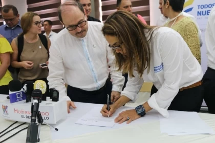 En el acto de protocolización Alvarado Bestene le entregó a la Ministra un Certificado de Disponibilidad Presupuestal  por 6.791 millones de pesos.